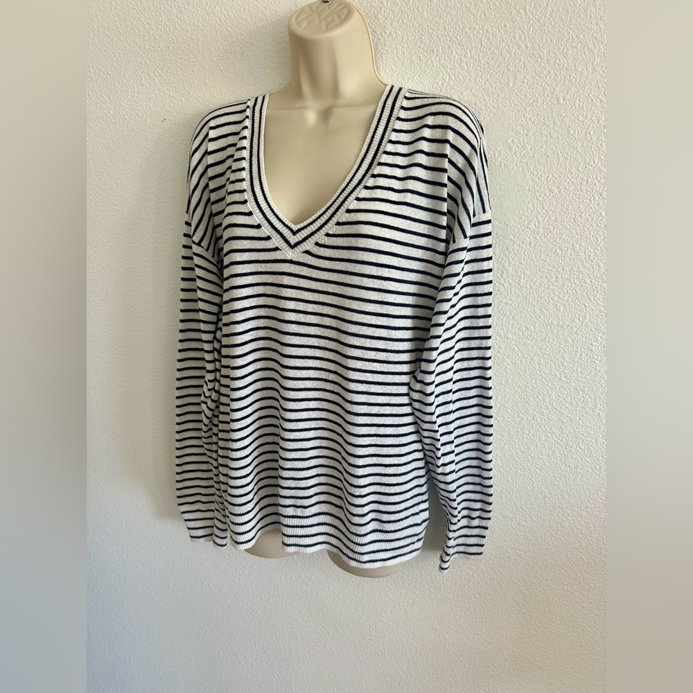Gap Womens XL Navy White Stripe Linen Blend V-Neck Sweater Lightweight Pullover - Picture 5 of 10